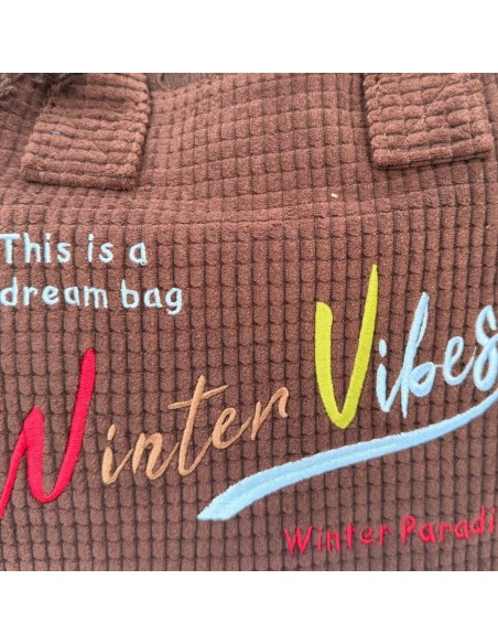 Sac cabas en velours côtelé frangé brodé « Winter Vibes »