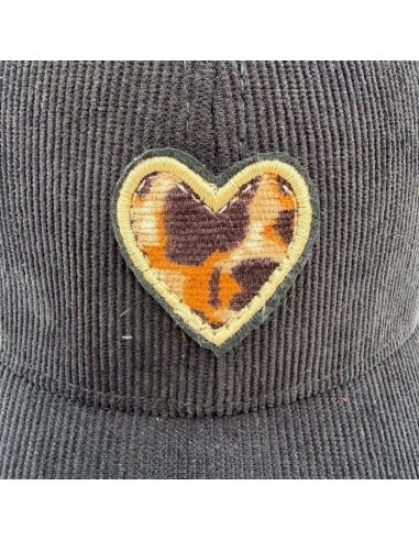 Casquette en velours côtelé avec patch cœur léopard