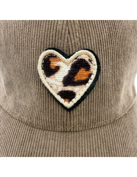 Casquette en velours côtelé avec patch cœur léopard