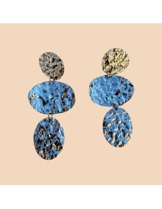 Boucles d'oreilles argentées pendantes trois médaillons martelés en acier inoxydable