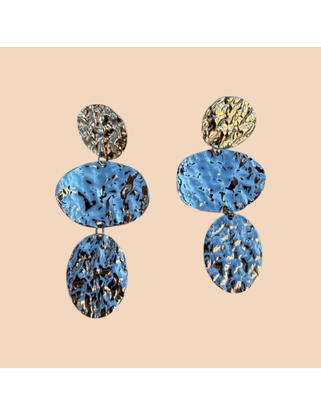 Boucles d'oreilles argentées pendantes trois médaillons martelés en acier inoxydable