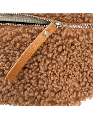 Sac banane effet bouclette et détails en cuir