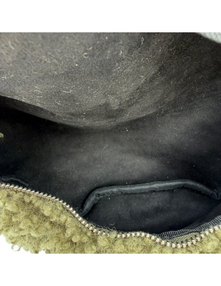 Sac banane effet bouclette et détails en cuir
